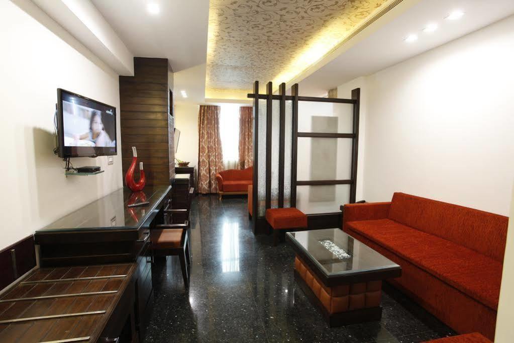 Hotel Saffron Leaf Dehradun Exterior photo